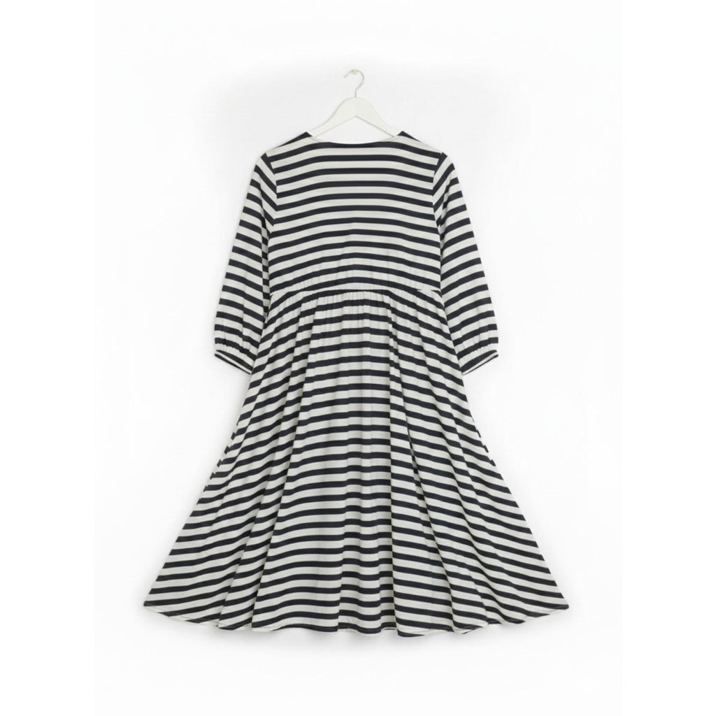 Black & White Printed Ladies Stitched Abaya – Simple, Comfortable & Elegant Wear