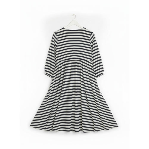 Black & White Printed Ladies Stitched Abaya – Simple, Comfortable & Elegant Wear