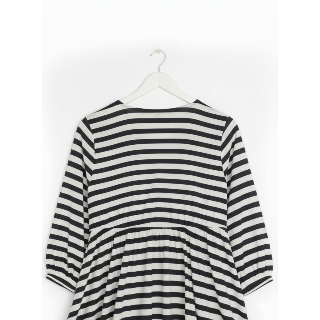 Black & White Printed Ladies Stitched Abaya – Simple, Comfortable & Elegant Wear