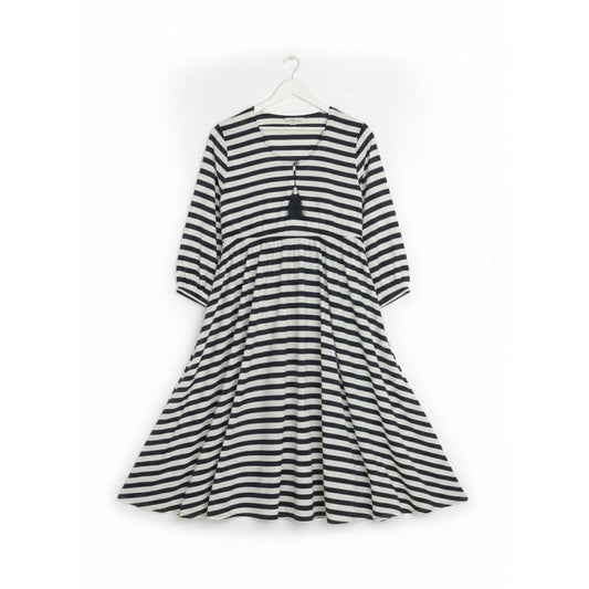 Black & White Printed Ladies Stitched Abaya – Simple, Comfortable & Elegant Wear